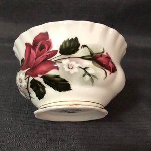 🛍️5/$20🛍️Elegant Royal Albert Fine English China Sugar Bowl.